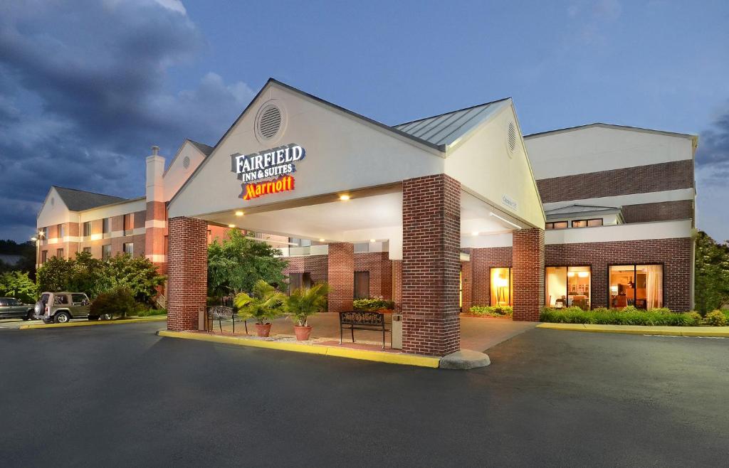 Fairfield Inn & Suites by Marriott Charlottesville North Main image 1